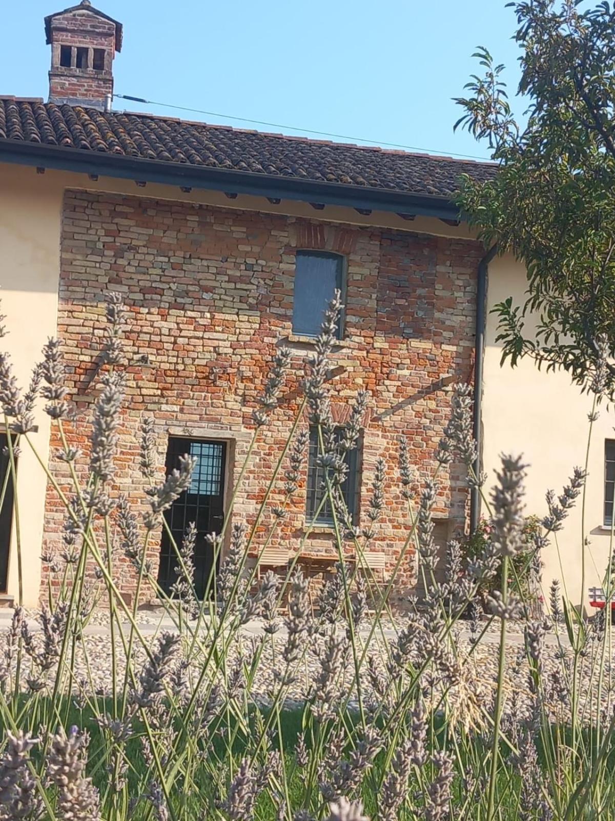 Agriturismo Cascina Pezzolo Guest House Lodi Exterior photo