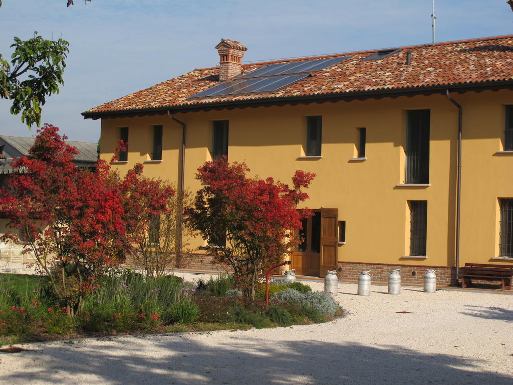 Agriturismo Cascina Pezzolo Guest House Lodi Exterior photo